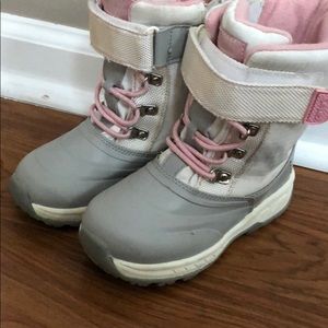 Carters size 11 snow boots
